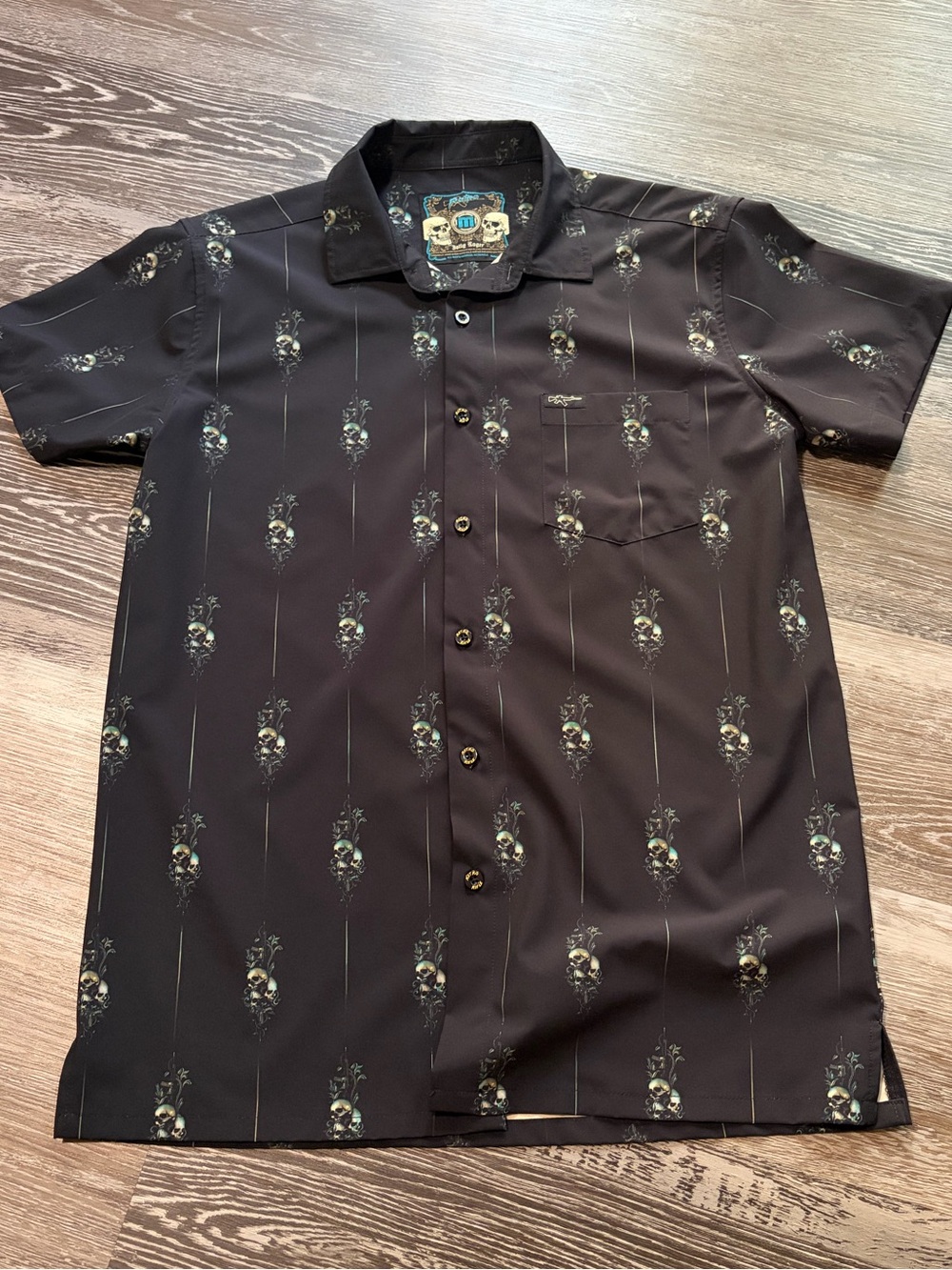 Retro Rifle Jolly Roger short sleeve button down sz M